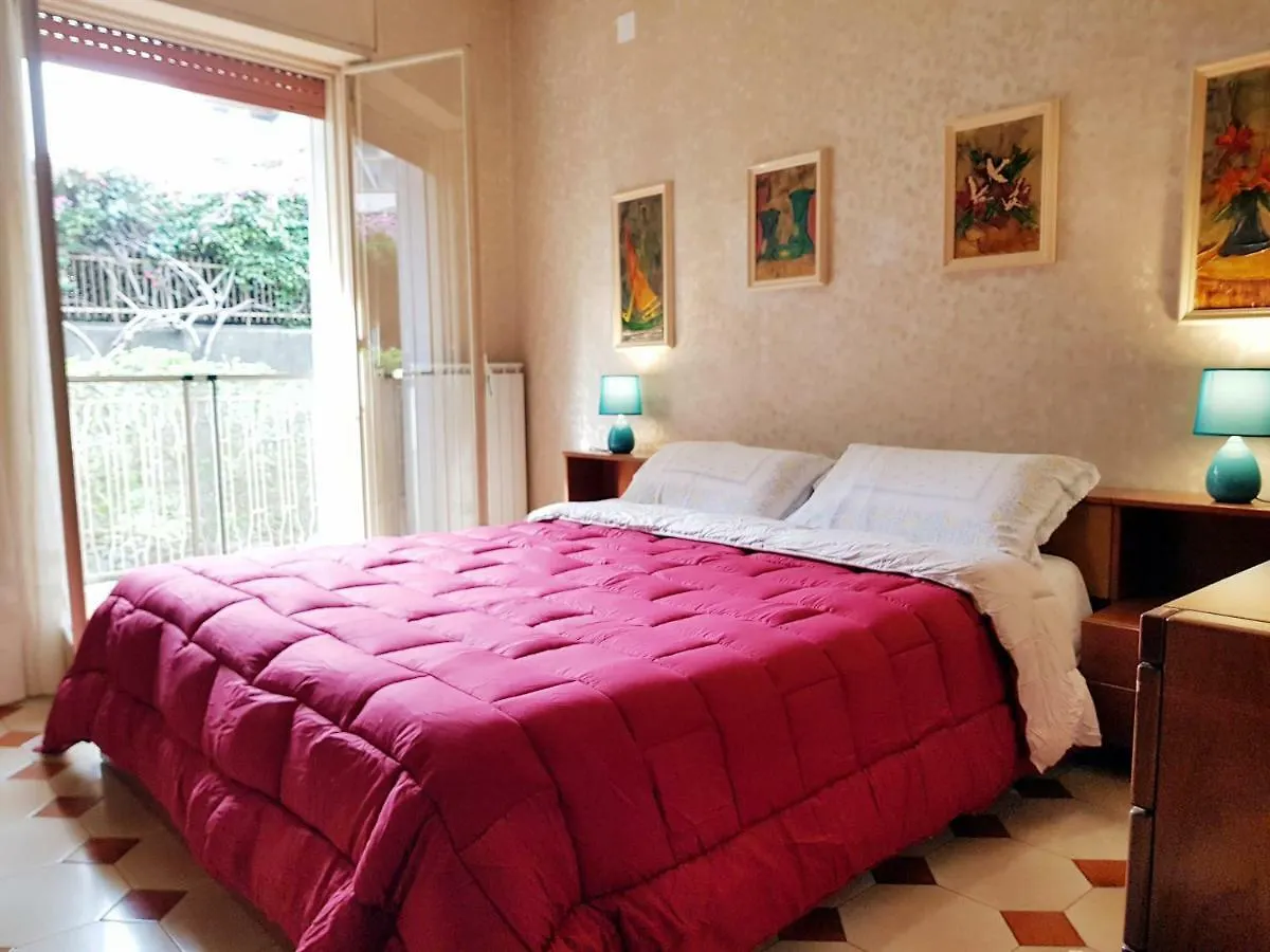 Catania House Apartment 0*,